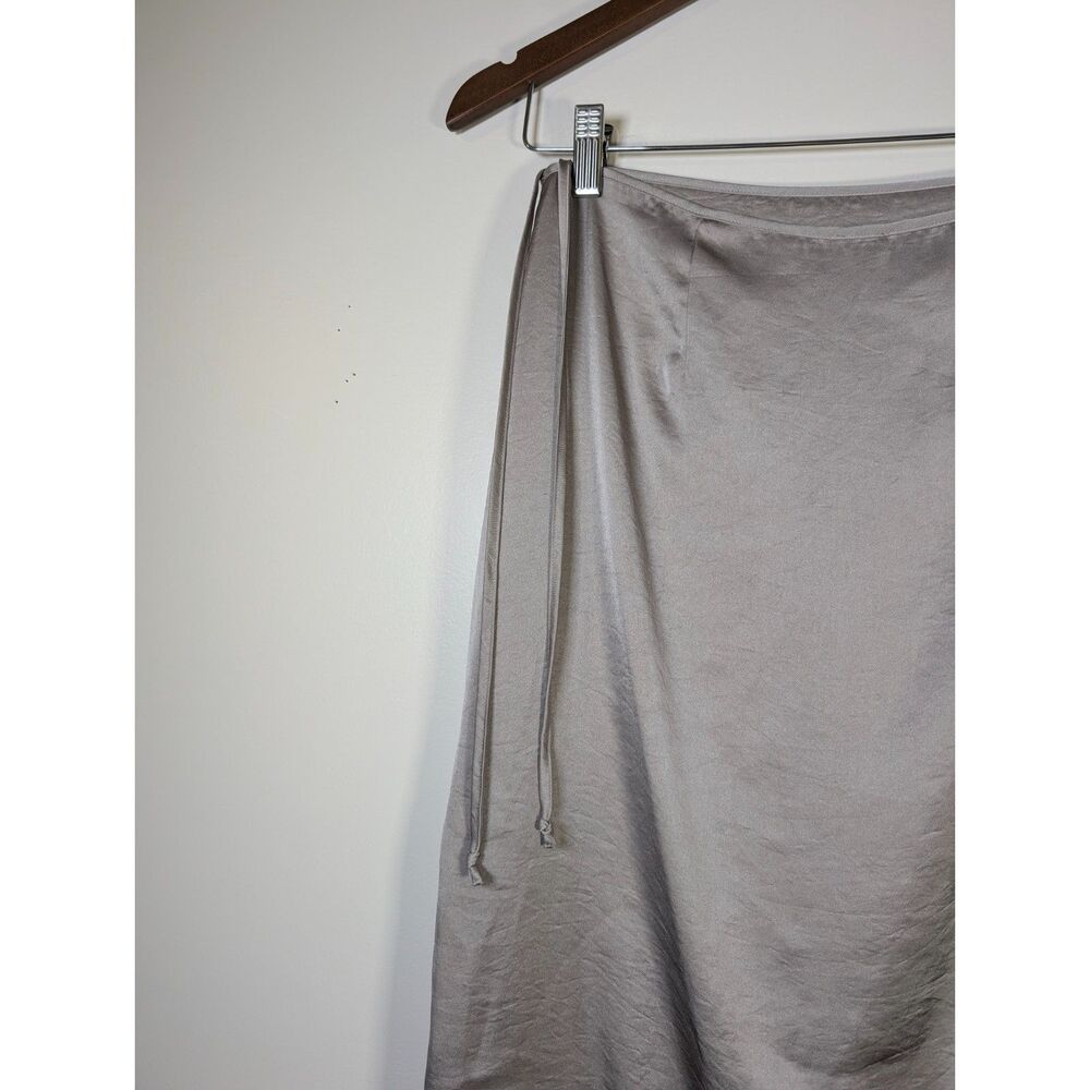 Aritzia Wilfred Elixir Satin Midi Slip Skirt Size 6 Silver Taupe Quiet Luxury - Picture 8 of 9